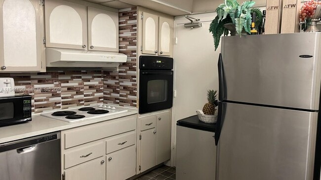 Building Photo - 4020 Galt Ocean Dr