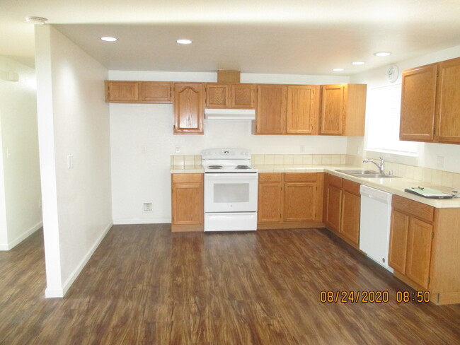 Building Photo - 650 Joette Dr