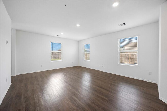 Building Photo - 14611 Broadbury Pond Rd