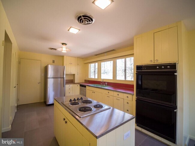 Building Photo - 4313 Woodlark Dr