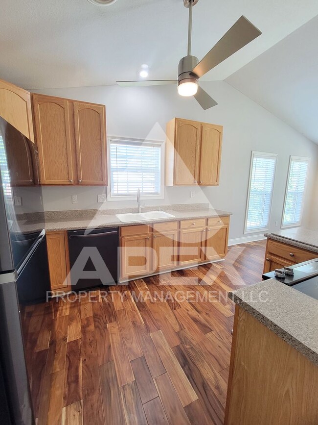 Building Photo - Stunning 3 Bd – 2 Ba Single Family Brick R...