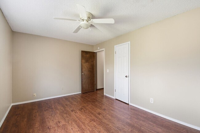 Building Photo - 7001/7003 S Indianapolis Ave Duplex