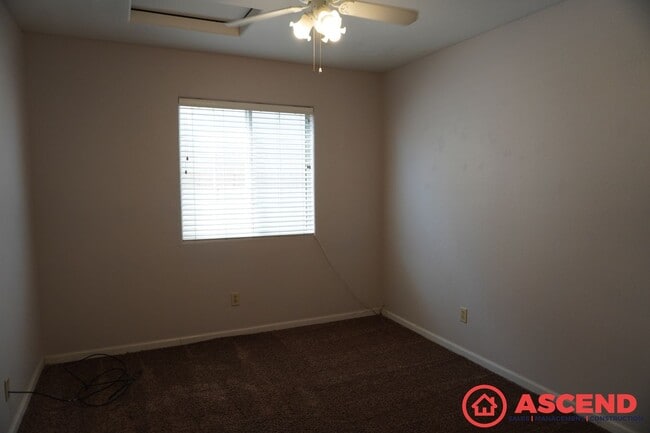 Building Photo - Spacious Home in Wasco!