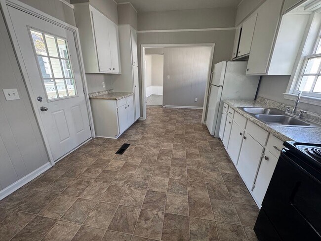 Building Photo - 1stAve420