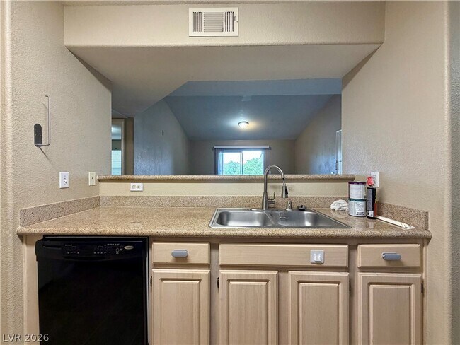 Building Photo - 555 E Silverado Ranch Blvd