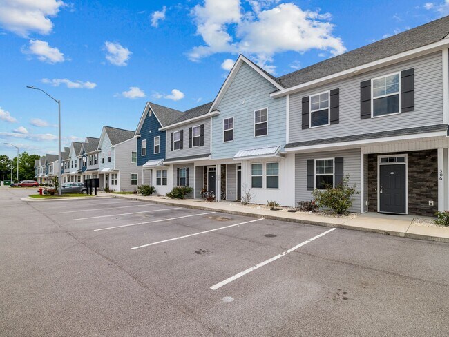 Building Photo - Townhome in Sneads Ferry