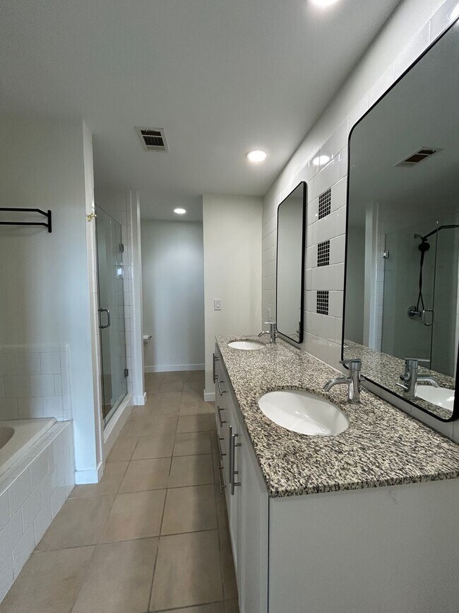 Building Photo - "Fort Worth Texas Condo for Rent"