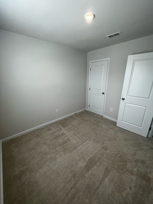 Building Photo - 104 Verdant Leaf Wy