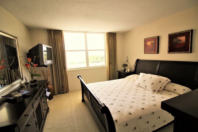 Building Photo - 3450 S Ocean Blvd