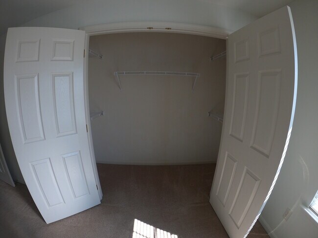 Building Photo - 2121 Quail Hollow Dr
