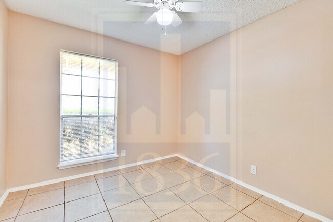 Building Photo - 8701 Clarewood Dr