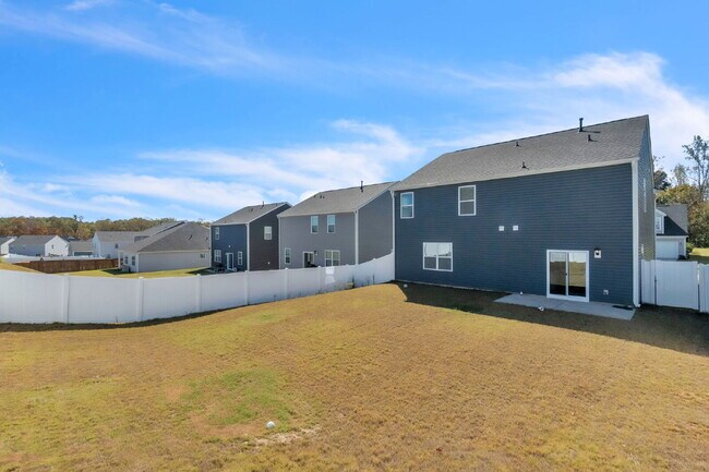Building Photo - Modern 4BR Home with Loft & 2.5 Baths in W...