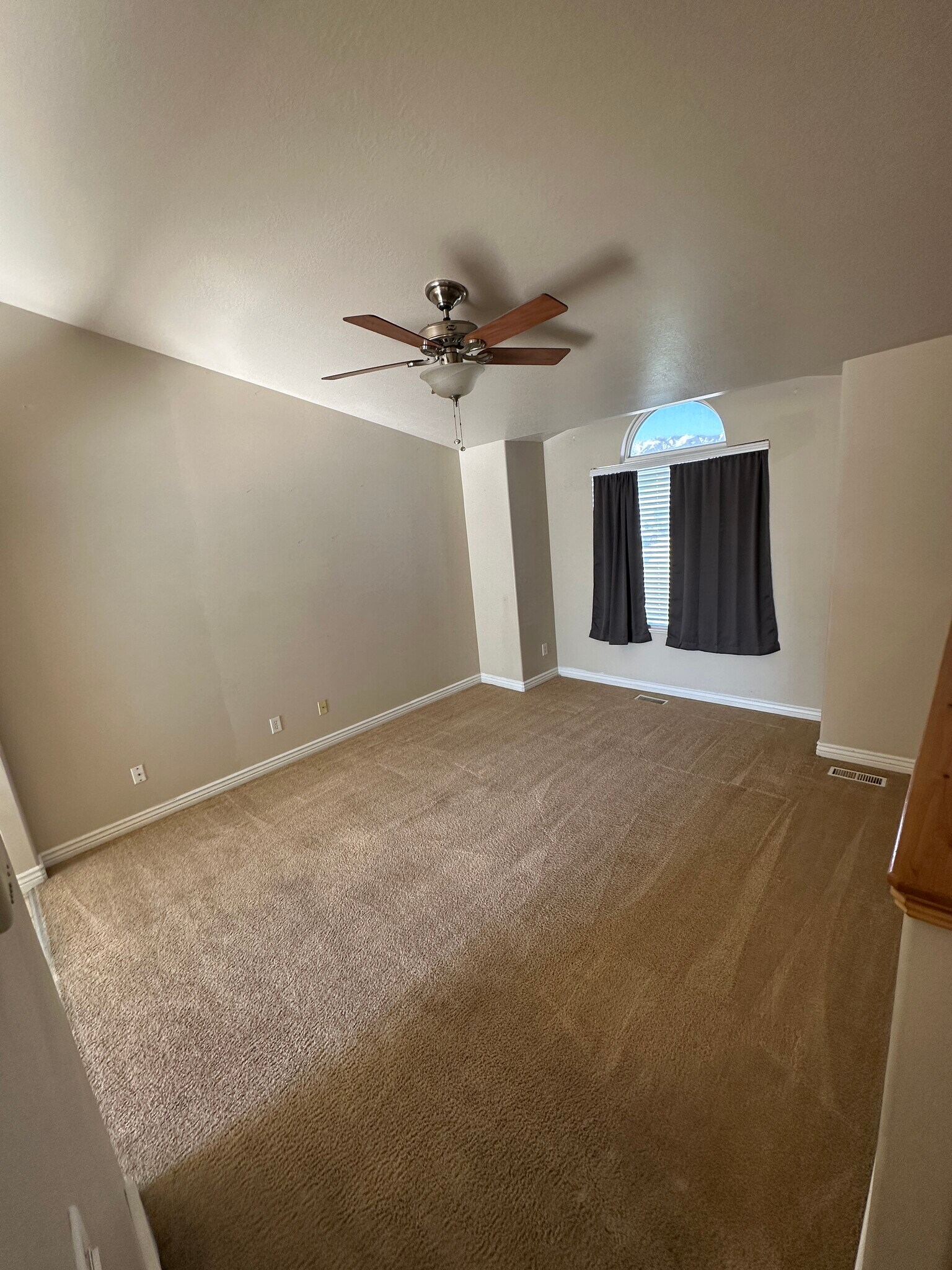 Living room - 2113 N 550 W