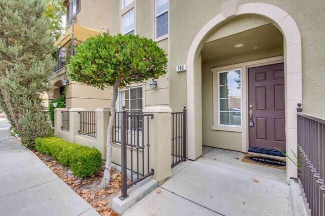 Building Photo - Modern Communication Hill Townhome | Panoramic Mountain Views