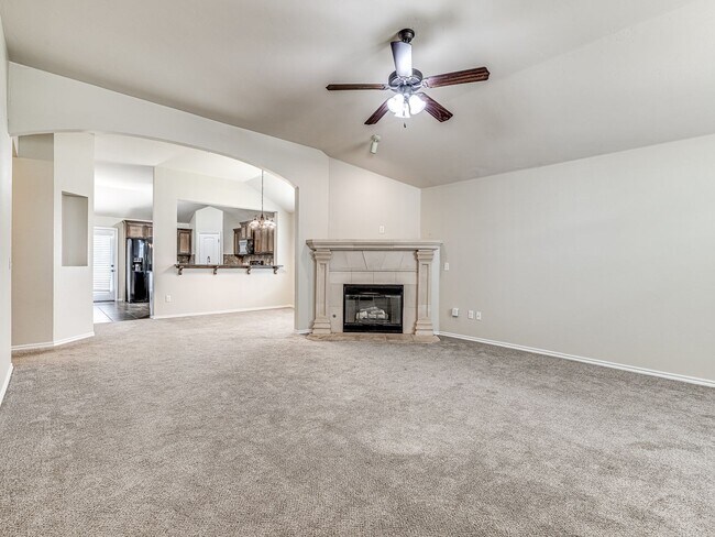 Building Photo - FREE AUGUST RENT + 3 Bedroom home in Deer ...