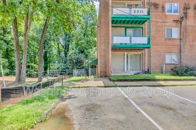 Building Photo - 3011 Southern Ave SE