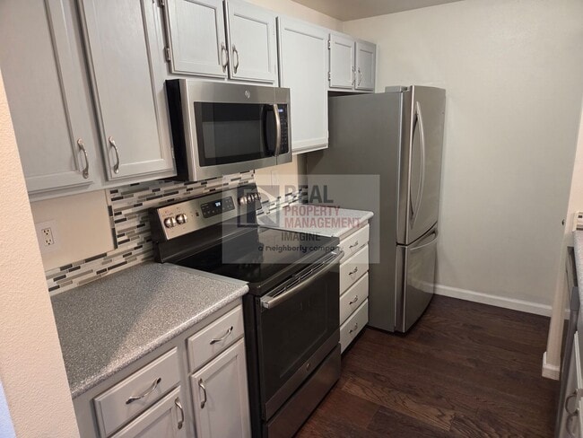 Building Photo - Check out this adorable 2.0 bedroom, 2.5 b...
