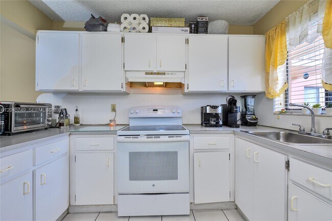 Building Photo - 6041 W 24th Ave