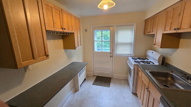 Building Photo - 6148 Parkway Dr