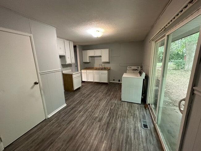 Building Photo - 920 Timberline Dr