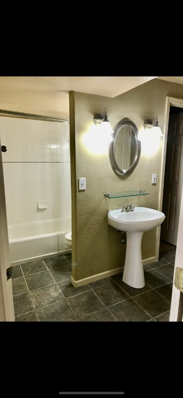 Building Photo - 2830 Dristol Dr