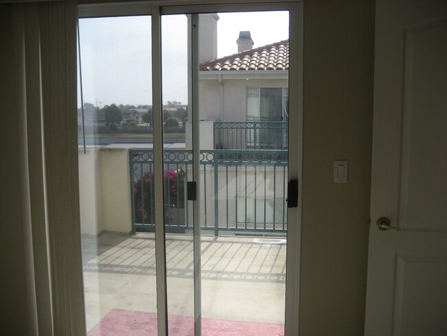 balcony from on bedrrom - 4489 Spencer St