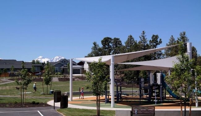 Building Photo - Furnished monthly rental, modern style home with abundant light, garage, backyard. 30-day Min.