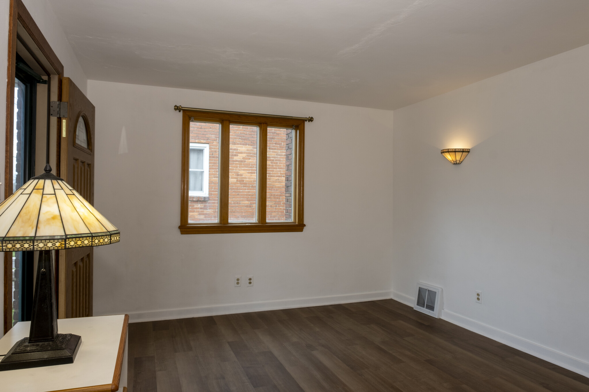 Building Photo - 713 Overhill Dr