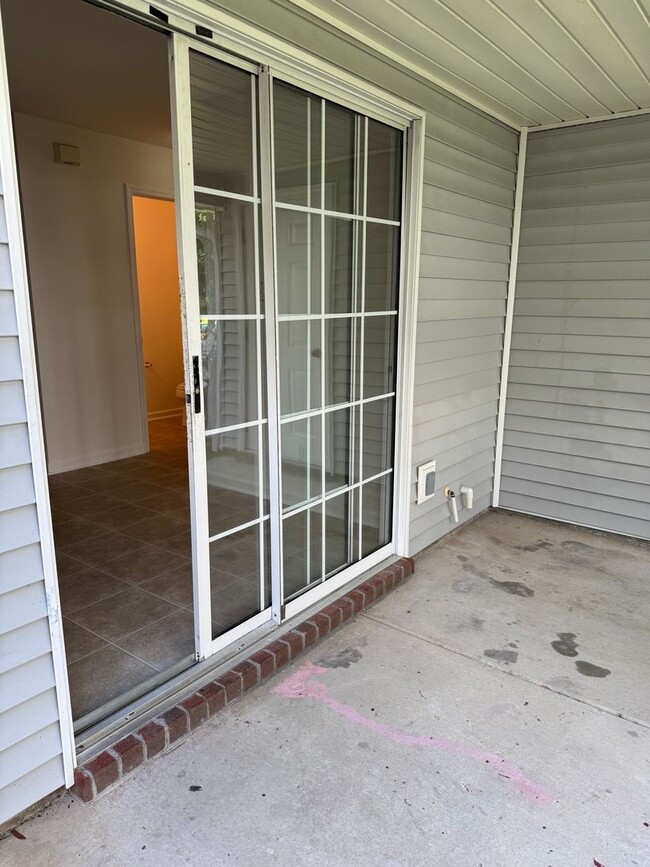 Building Photo - Townhouse in Townes at Buckwalter