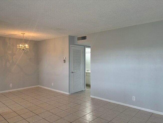 Building Photo - 5300 Washington St