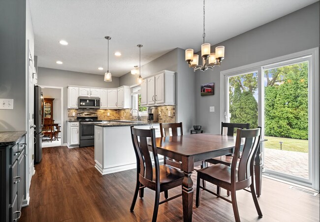 Building Photo - Beautiful Brick 4 Bed 3 Bath Home in Carmel Available Now!