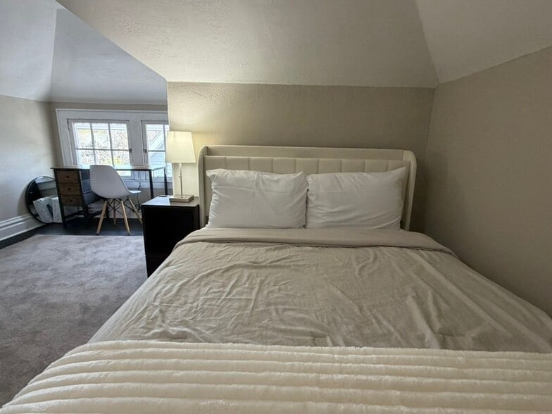 Building Photo - 750 Euclid Ave