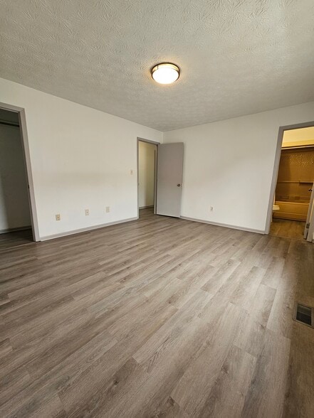 Building Photo - 103 Lou St