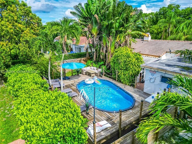 Building Photo - 427 NE 107th St