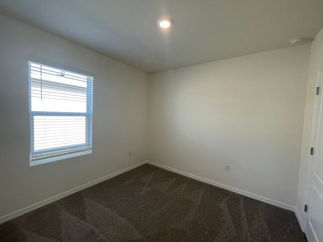 Building Photo - Move in Ready BRAND NEW 4/2 Apopka Home in...