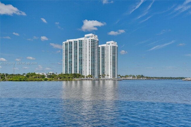 Building Photo - 231 Riverside Dr