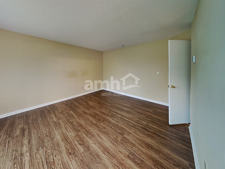 Building Photo - 1516 Gordon Walters Dr