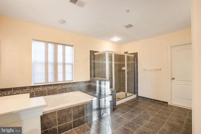 Building Photo - 3041 Bel Pre Rd