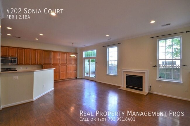 Building Photo - 4202 Sonia Ct