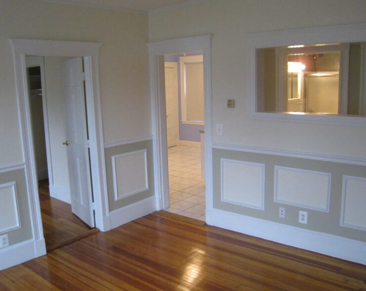 Building Photo - 18 Bigelow St
