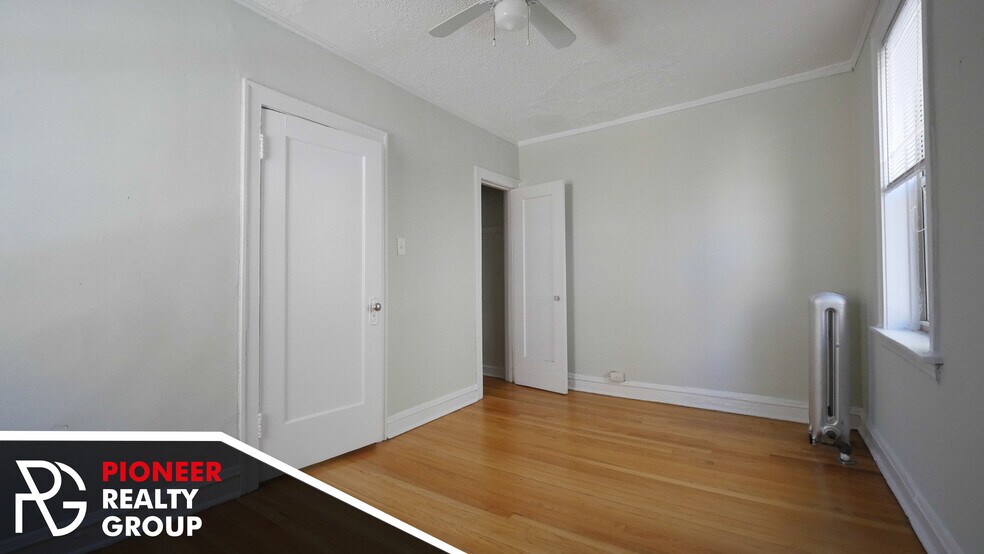 Building Photo - 544 W Surf St