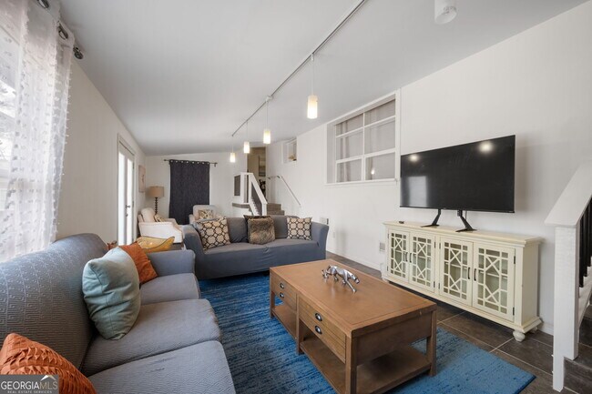 Building Photo - 1954 Woodbine Terrace NE