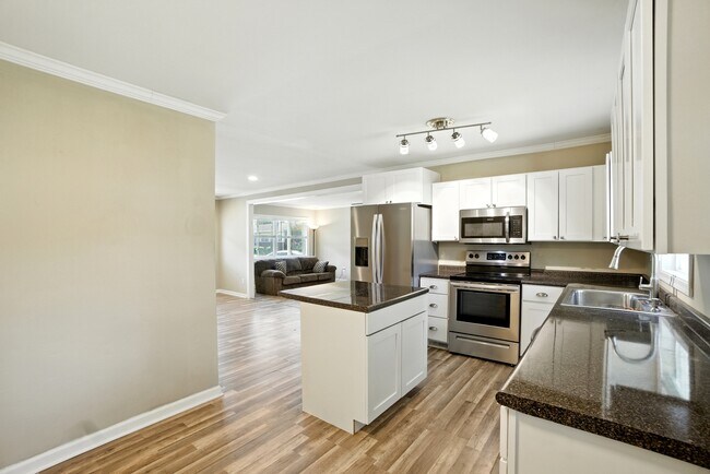 Building Photo - 1037 Randall Ct