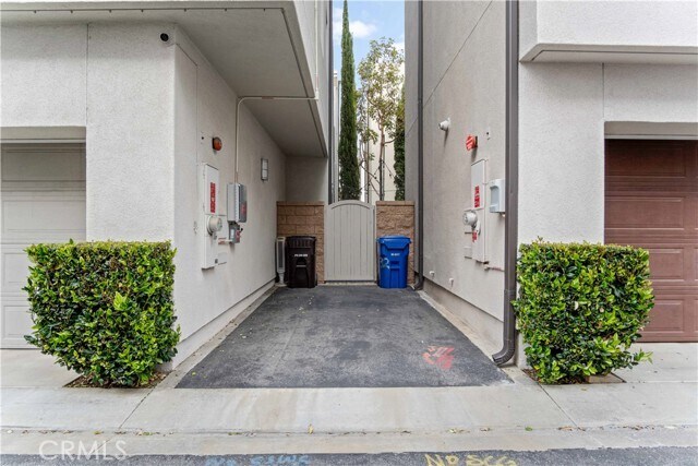 Building Photo - 5533 Palm Dr
