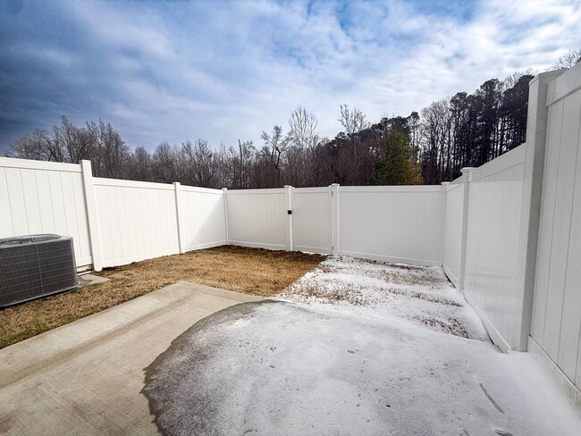 Building Photo - Newly Built 3 Bedroom Home - Baxter