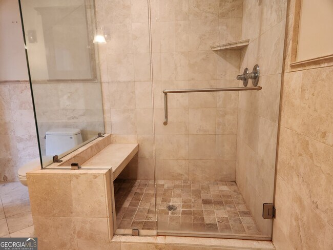 Building Photo - 1085 Holly Dr