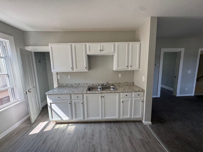 Building Photo - 4068 E 74th St