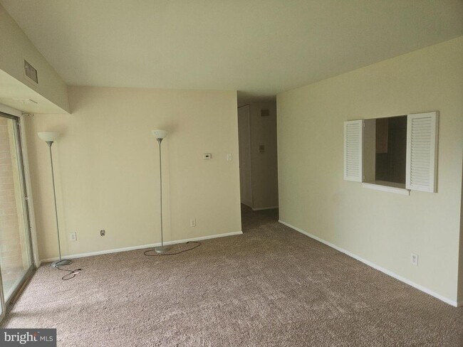 Building Photo - 326 Drummers Ln