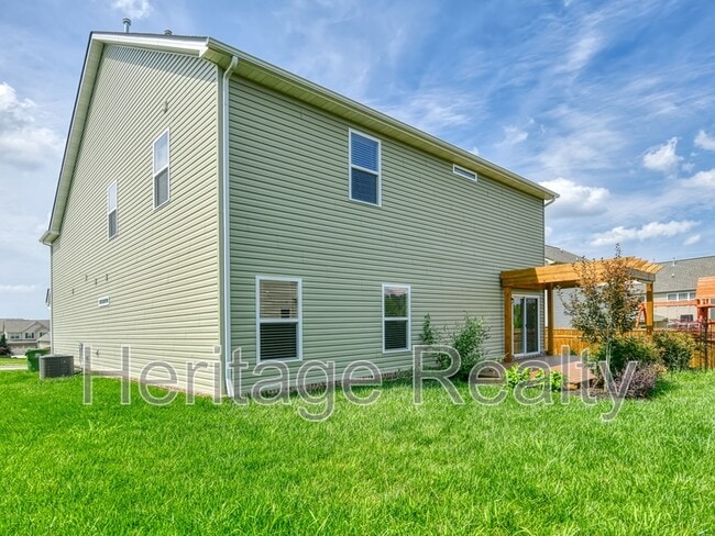 Building Photo - 2212 Scarlet Tanager St