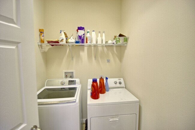 Building Photo - 7973 Pleasant Pine Cir